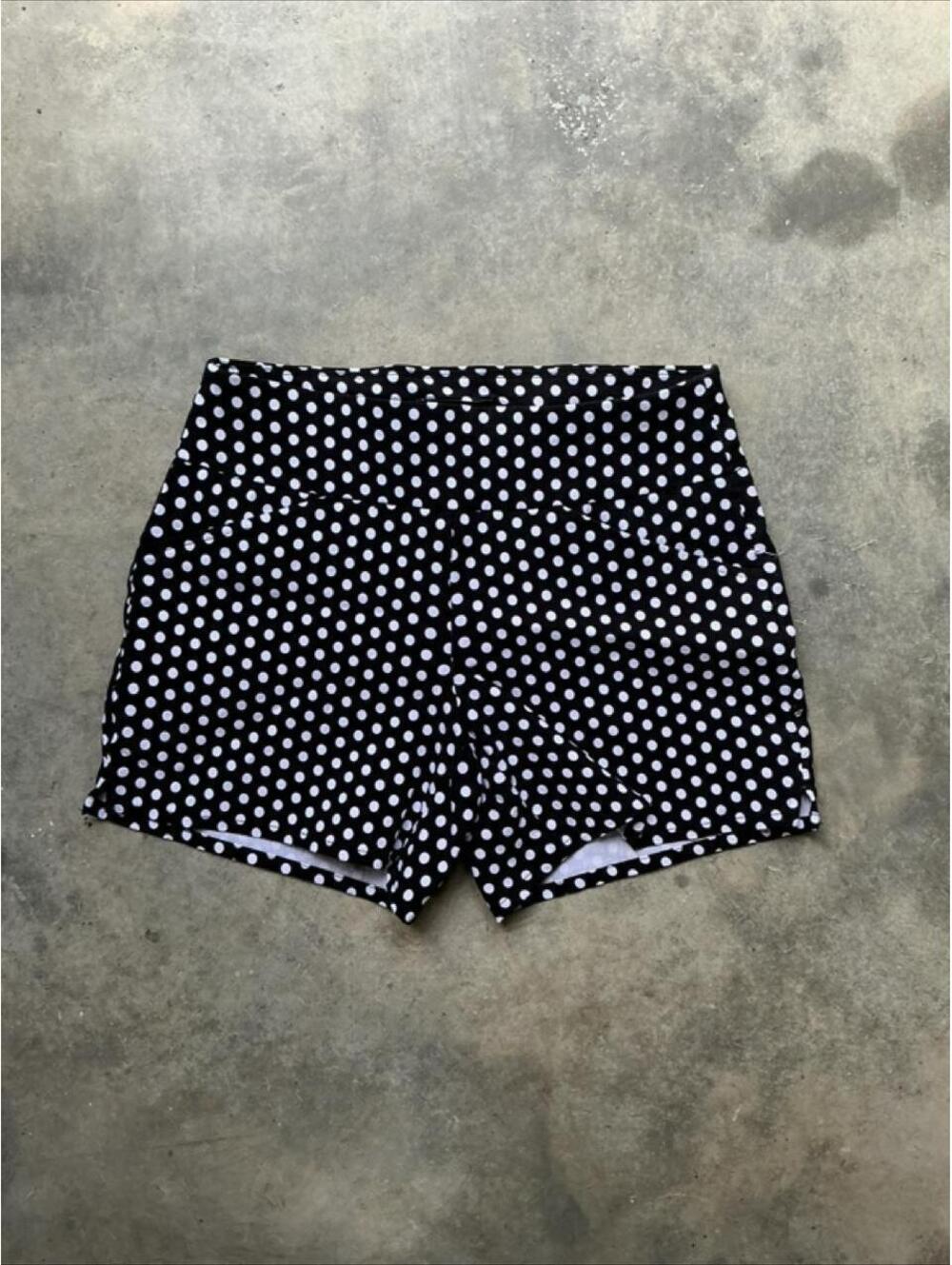 Black & white polka dot shorts in XS